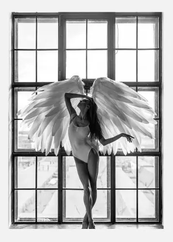Angel Women Posing I Tablou Pe Pânză (30x40 cm) Noutate