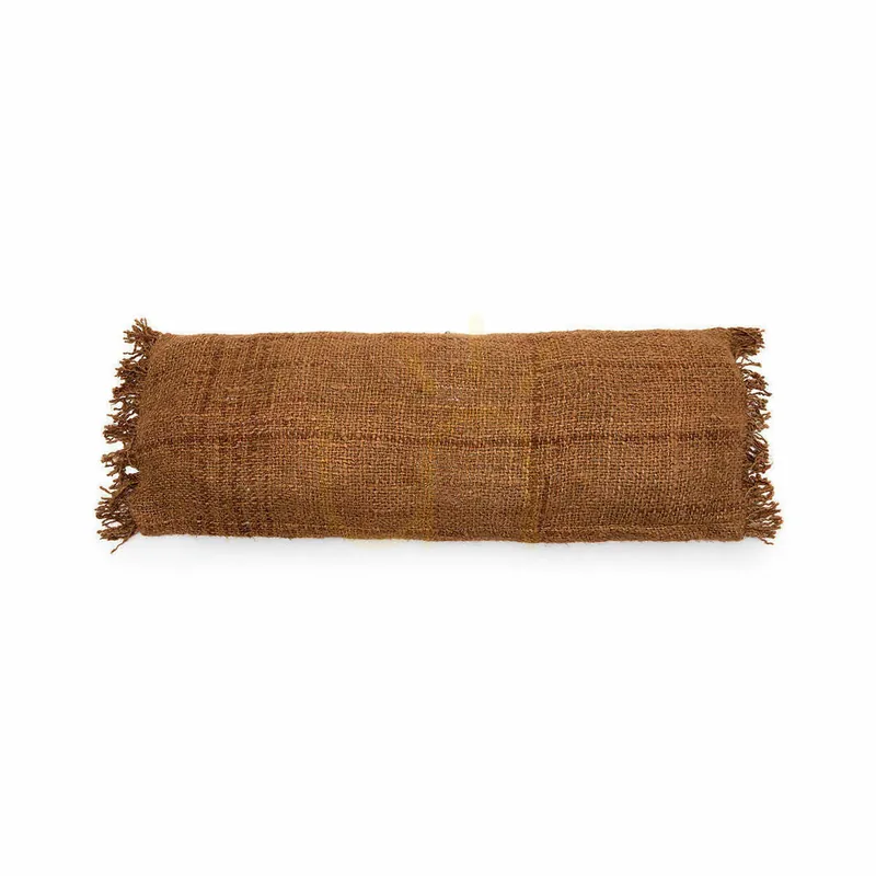 Perna decorativă BAZAR BIZAR Oh My Gee maro 35x100 cm Doar azi