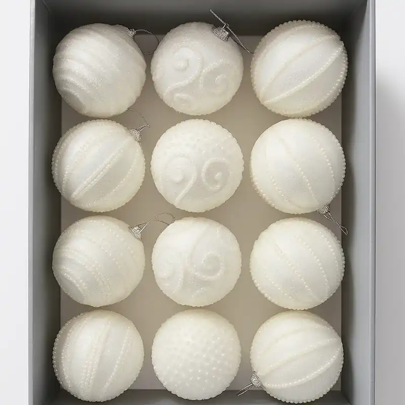 Set 12 globuri decorative cu sclipici si paiete, 3 modele asortate, diametru 8 cm, alb Ofertă de sezon