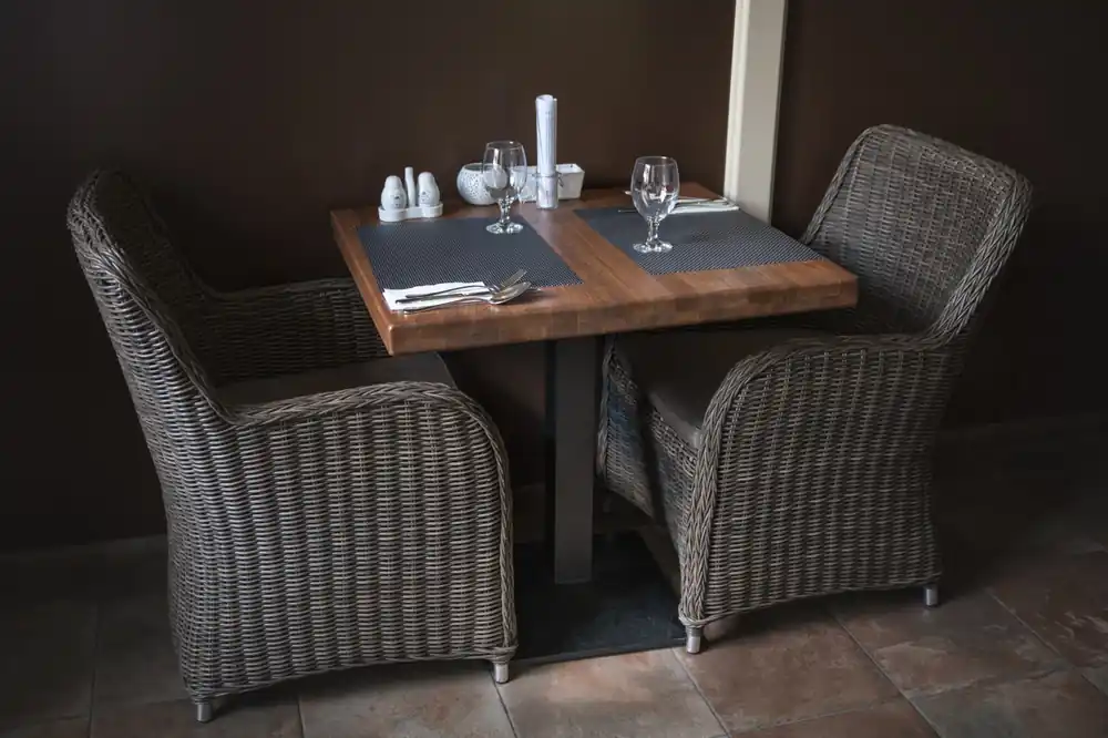 Masă din lemn de stejar Modesto 800x800x53mm Made in Czech Reducere extra